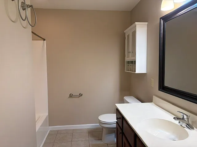 Upstairs Hall Bath serving the 2nd & 3rd Bedrooms