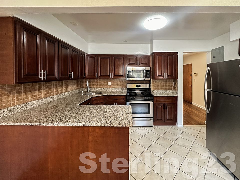 1st image of 21-24 Hoyt Ave S #25