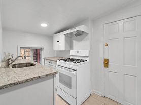 224 W Monument St