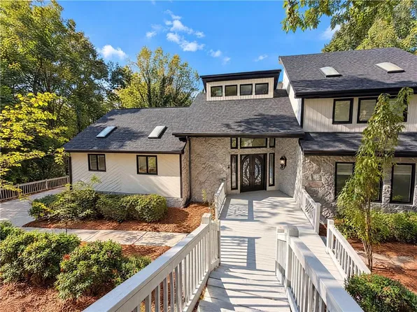 140 Huntcliff Point, Sandy Springs, GA 30350