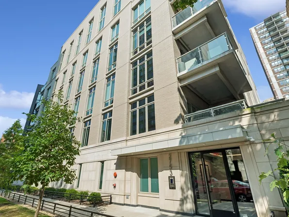 2753 N Hampden Ct #Pha, Chicago, IL 60614