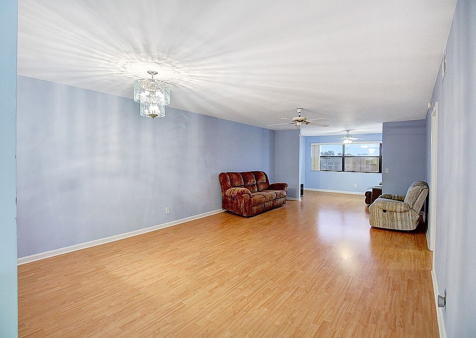 Living room/dining room