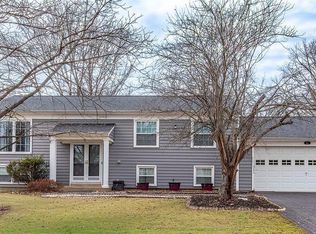 811 Fall Pl, Herndon, VA 20170