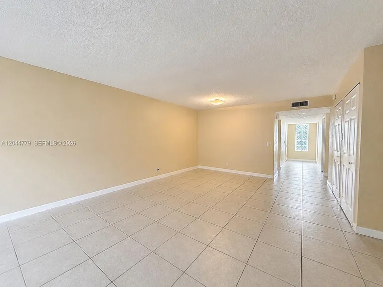 405 Lakeview Dr #202 — Photo 6