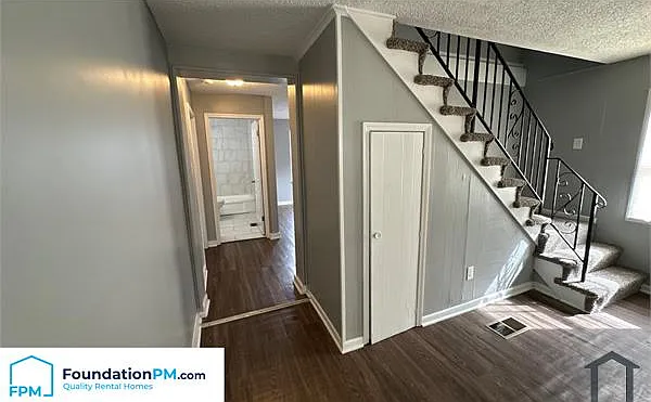 1392 Kyle St — Photo 8