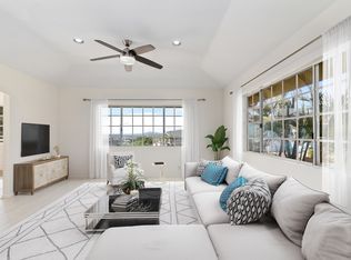 1069 Maunanani St, Honolulu, HI 96825