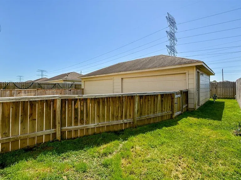 16843 Mammoth Springs Dr — Photo 27