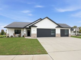624 Rock Point Rd, Colona, IL 61241