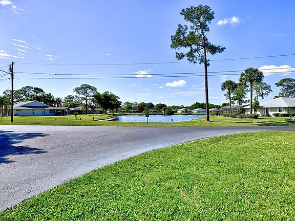 4th image of 3601 Divot Rd