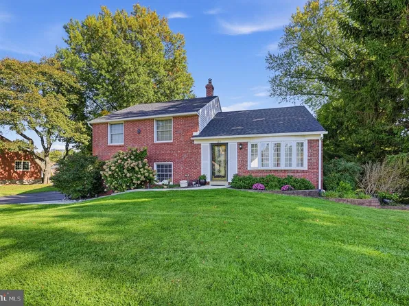 128 Westminster Dr, Wallingford, PA 19086