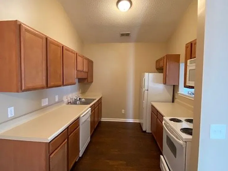 3015 Winston Dr #114 — Photo 6