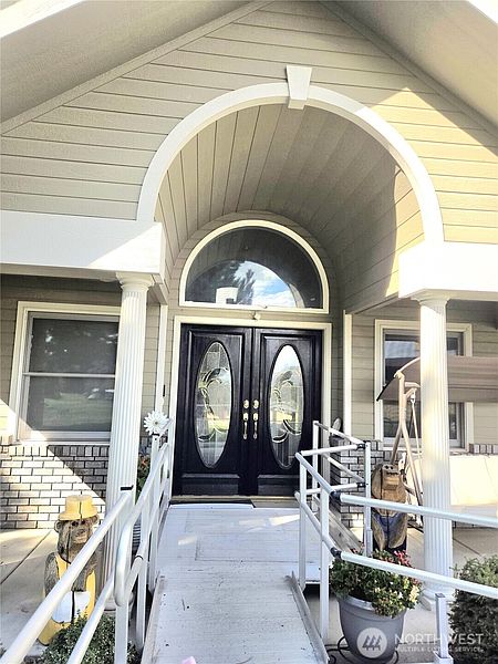 3rd image of 327 Lancaster Road