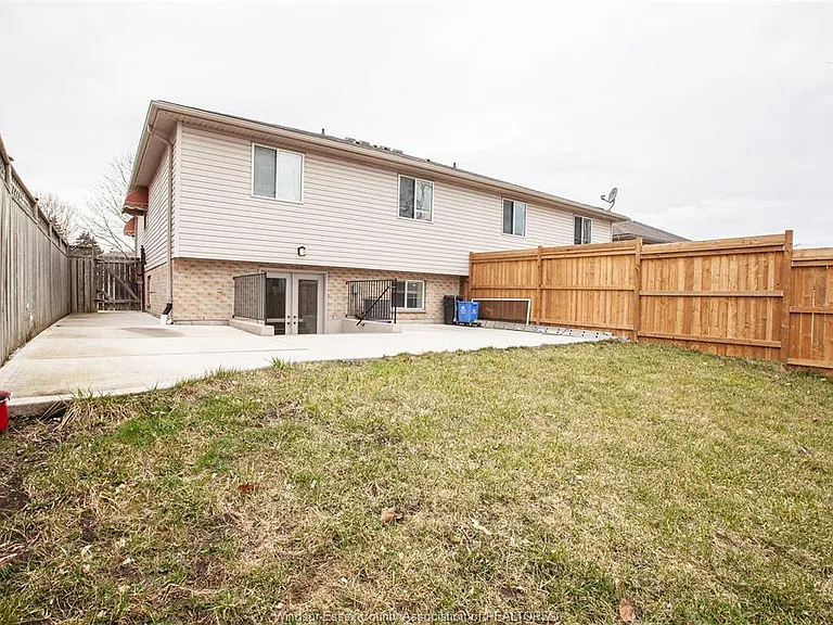 1256 Saint Paul Ave — Photo 18