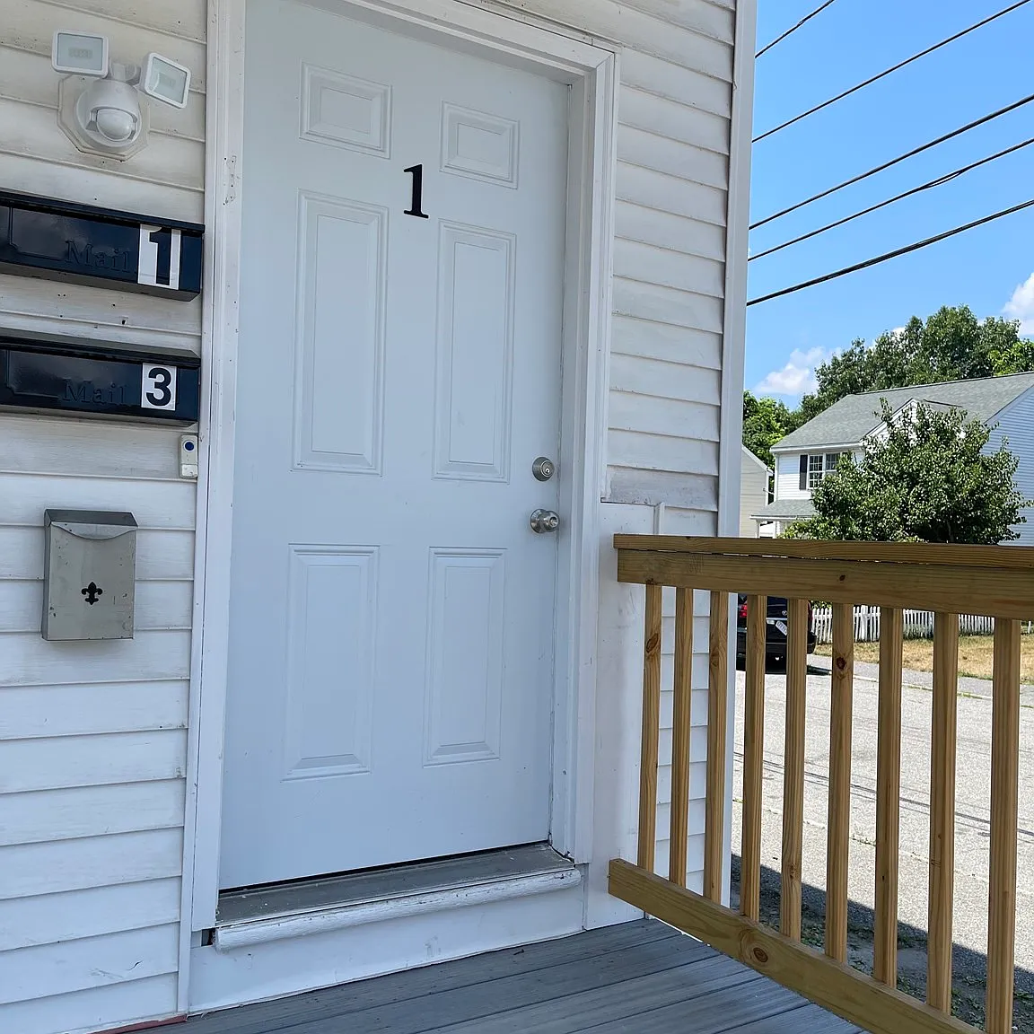 5 bed, 1.0 bath, 2000 sqft, $3,200 — Photo 1