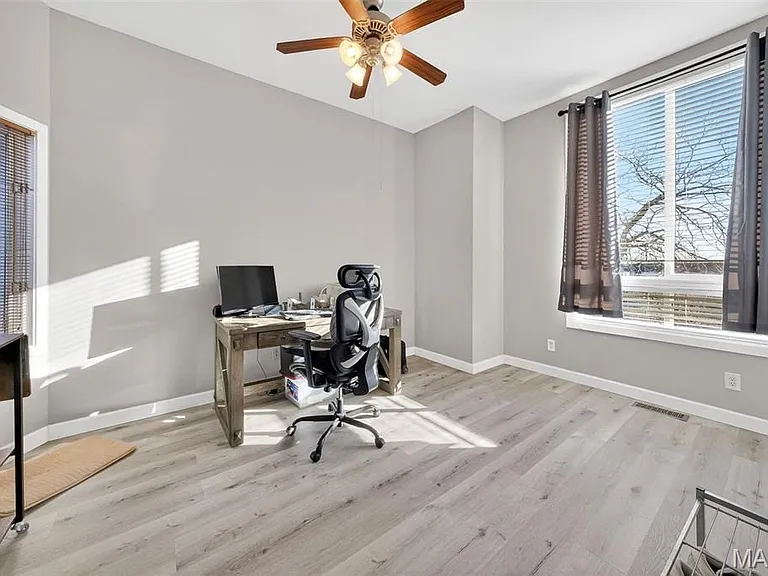 28 Columbus Square Dr — Photo 15