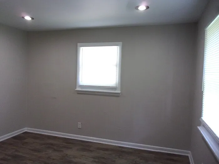 2 bed, 1.0 bath, 918 sqft, $1,099 — Photo 2