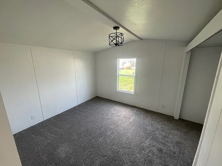 503 E Main St — Photo 44
