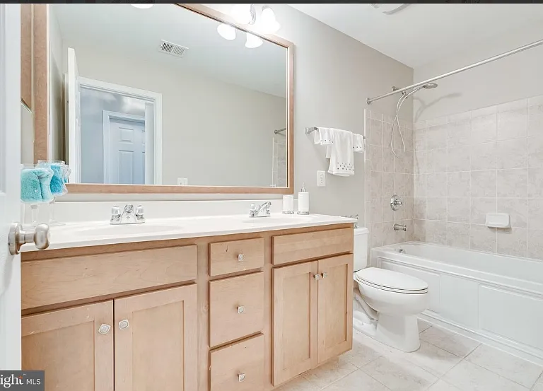 25124 Neptune Ter — Photo 11