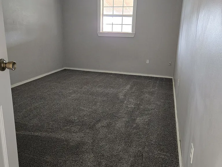 1021 S Westside Ave — Photo 5
