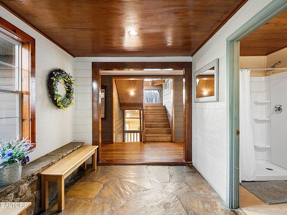 3rd image of 1066 Ski View Dr