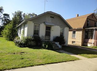 926 Saint John St, Elgin, IL 60120