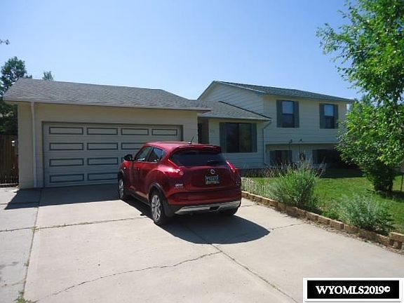 2nd image of 901 Eisenhower Dr