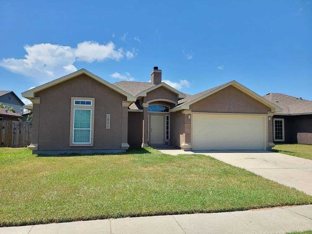 3 bed, 1762 sqft, $2,300 — Photo 1