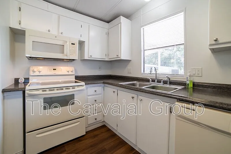 2 bed, 2.0 bath, 936 sqft, $1,695 — Photo 4