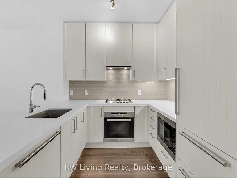 29 Queens Quay E #828 — Photo 11
