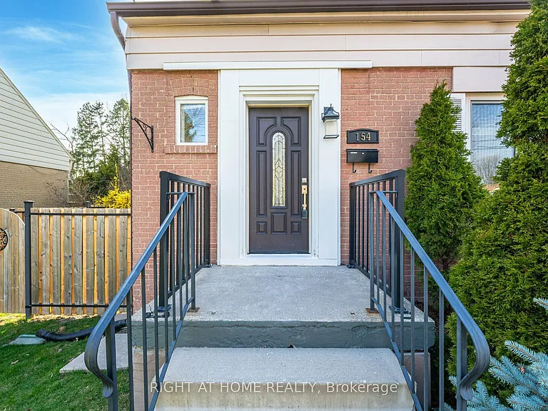 154 Martin Grove Rd — Photo 4