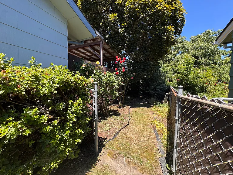 705 SE Bell Ave — Photo 9