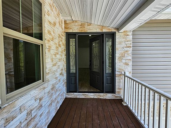 4th image of 3572 Parkway St