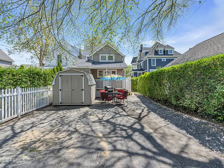 226 Sylvania Ave — Photo 19