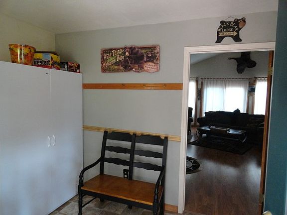 4th image of 806 Sugar Pine Dr