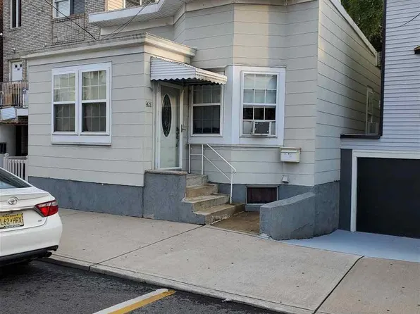 421 69th St, Guttenberg, NJ 07093