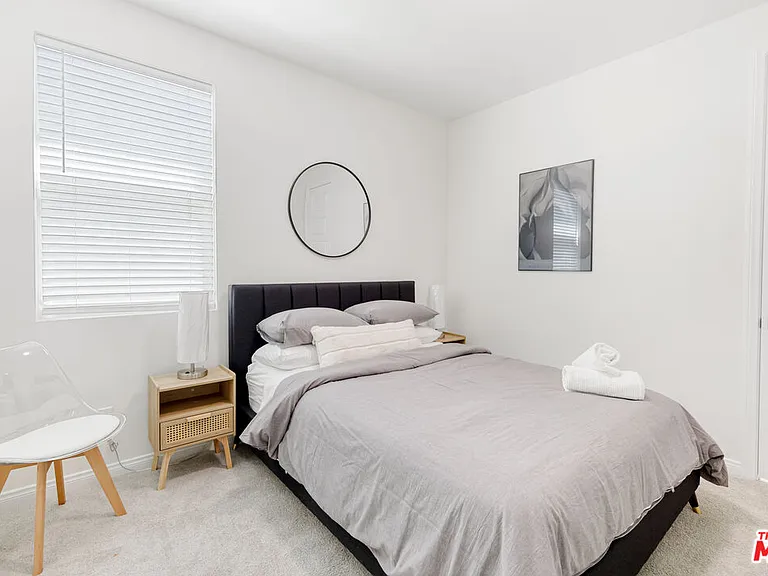 768 Daniel Freeman Cir — Photo 8