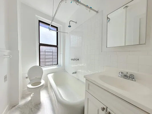 Rented by Bruma Realty LLC | media 7