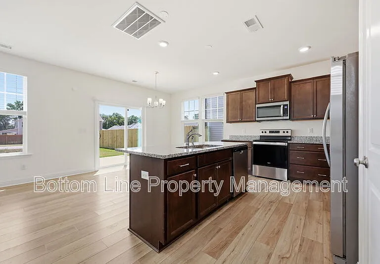 24 Blackthorn Ln — Photo 40