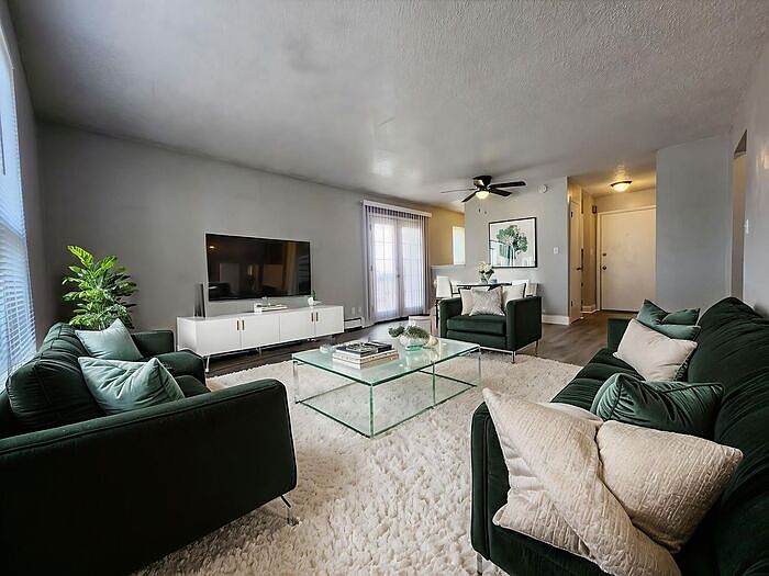 1st image of 4420 Loomis Ave APT 2
