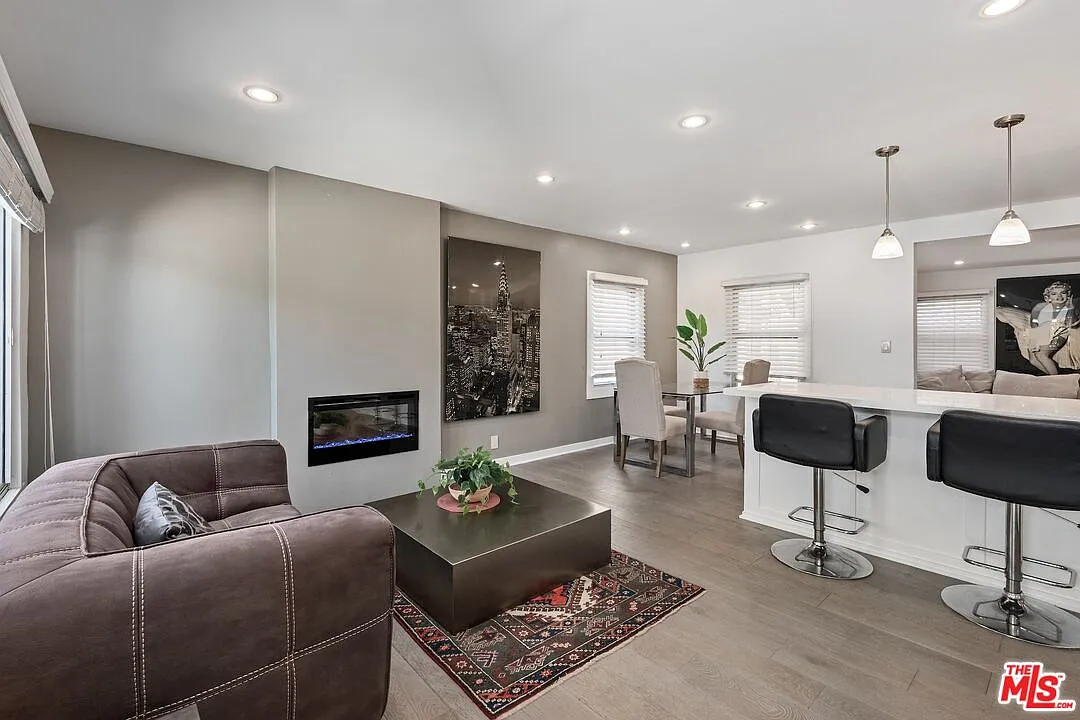 5 bed, 3.0 bath, 2084 sqft, $7,500 — Photo 4