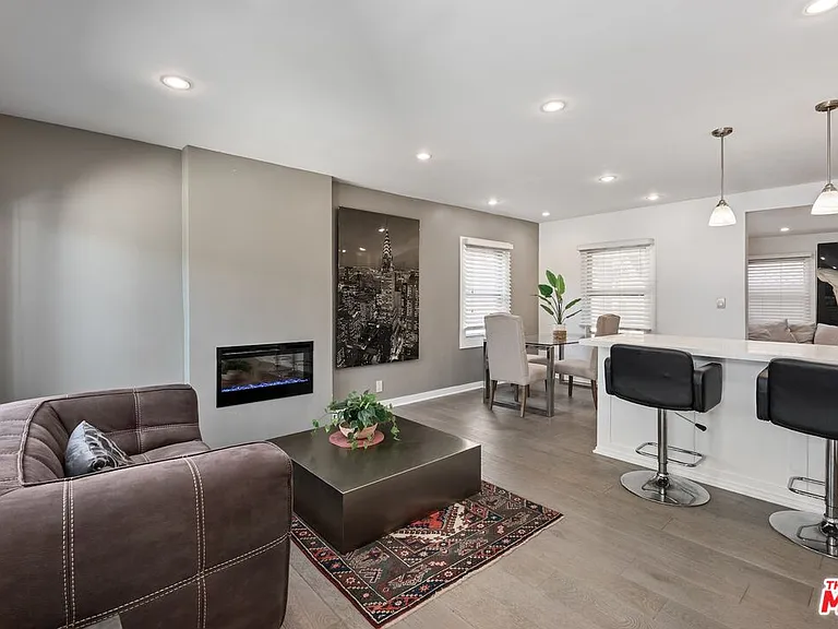6440 W 87th Pl — Photo 5