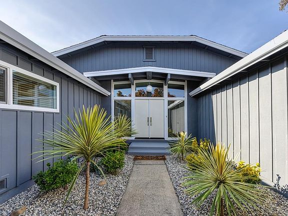 2nd image of 3389 Mesa Verdes Dr