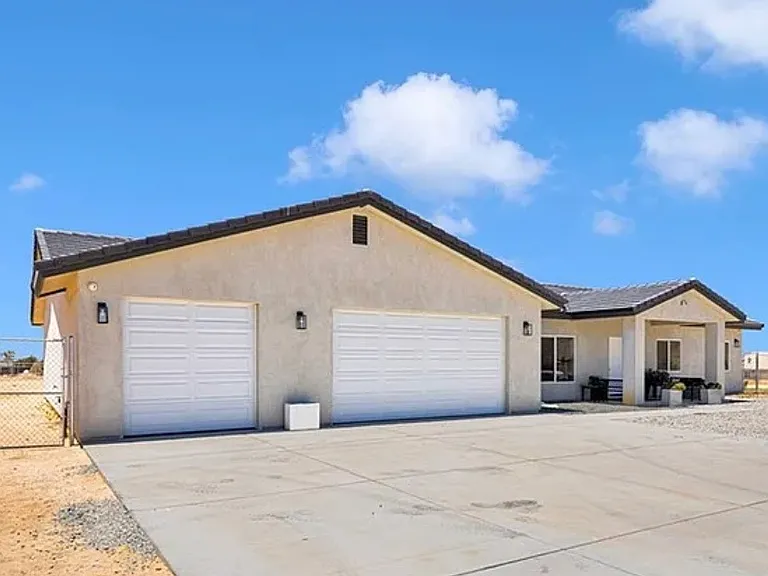 10770 Chipmunk Rd — Photo 1