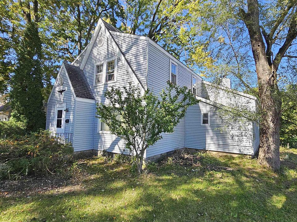 1st image of 3102 McArthur Dr
