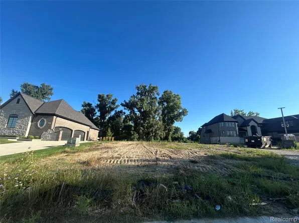6883 Roseberry Dr, Shelby Township, MI 48316