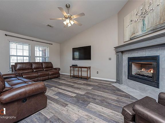 3rd image of 32 Dugan Cir