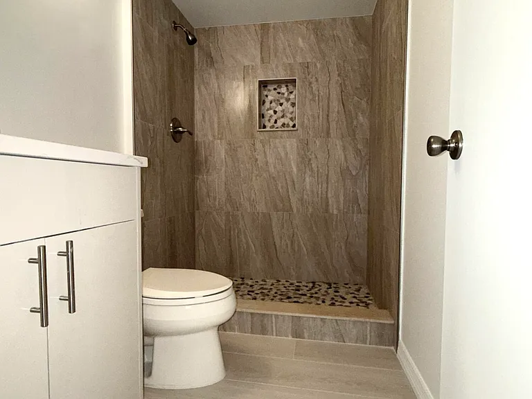 3757 Victoria Dr — Photo 22