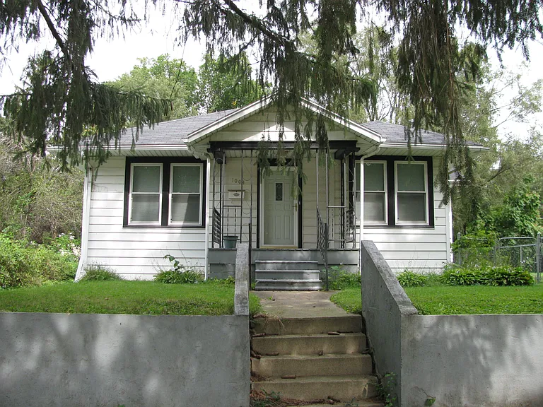 1004 W Hill St — Photo 2
