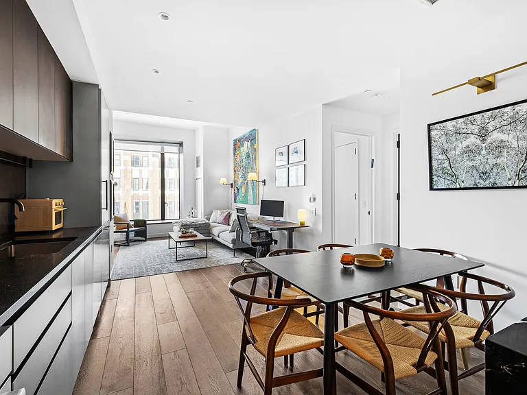11 Hoyt St #15B — Photo 3
