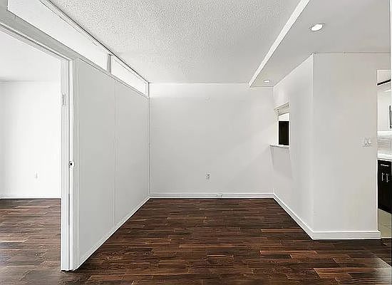 4th image of 184 Lexington Ave APT 13c